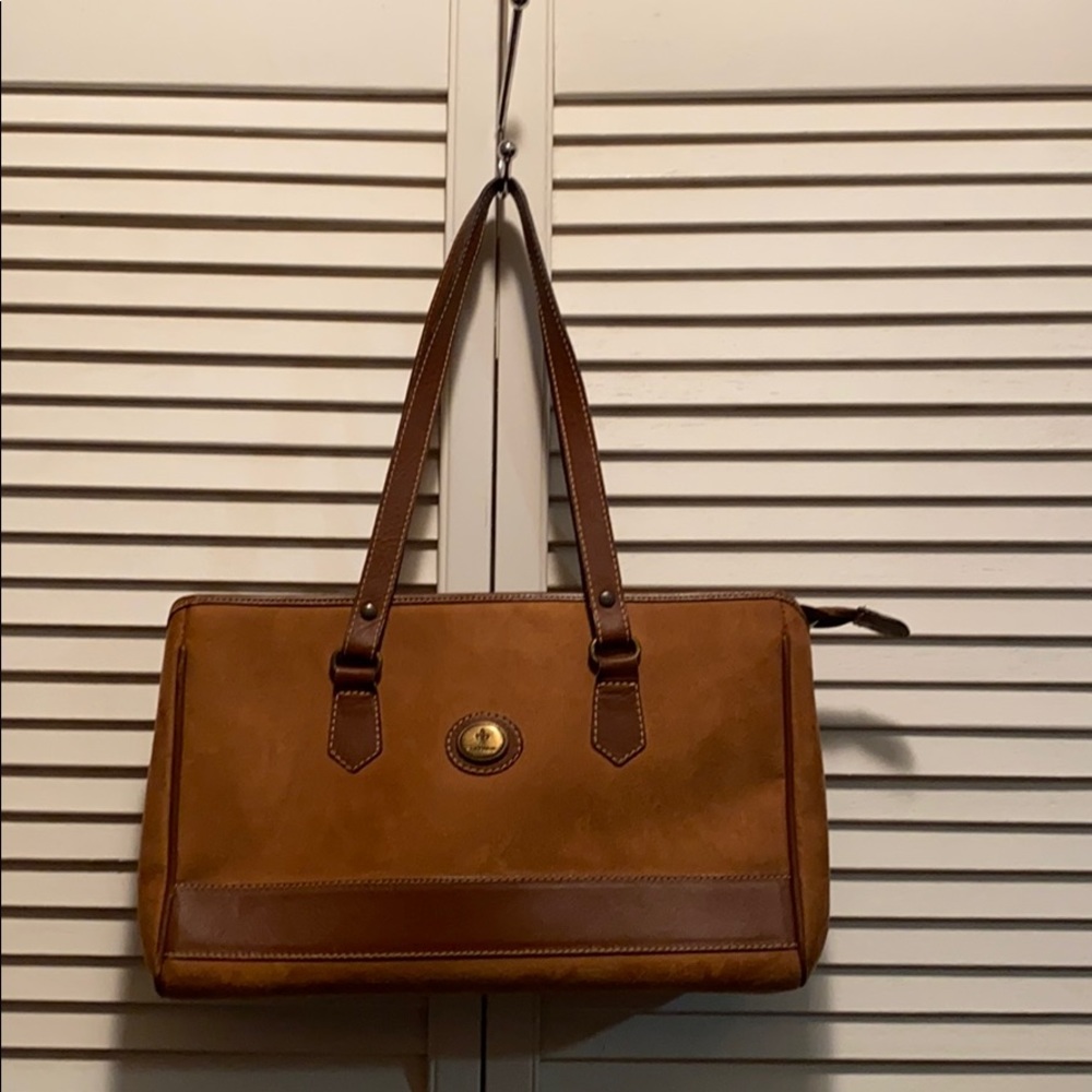 This is a vintage ANTIGUA suede purse.